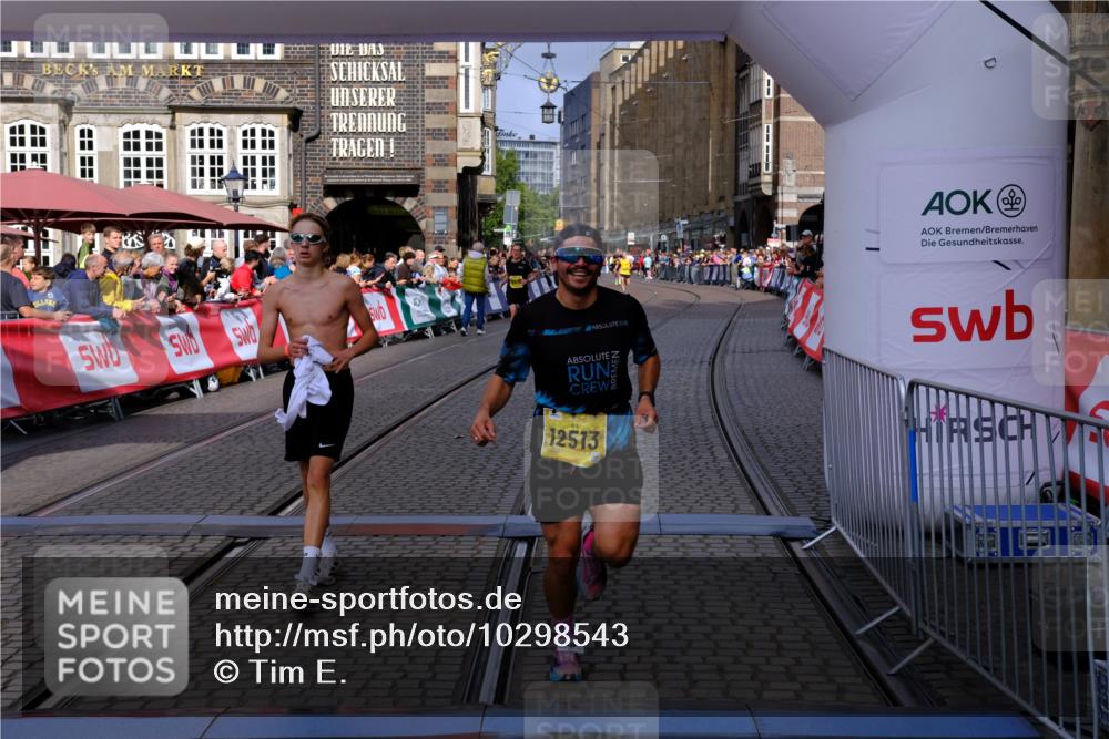 13.09.2026 - 21. swb-Marathon Bremen Tim E. http://msf.ph/oto/10298543 13.09.2026 10:36:34 Ziel 11067, 12324, 12513, 13575 meine-sportfotos.de