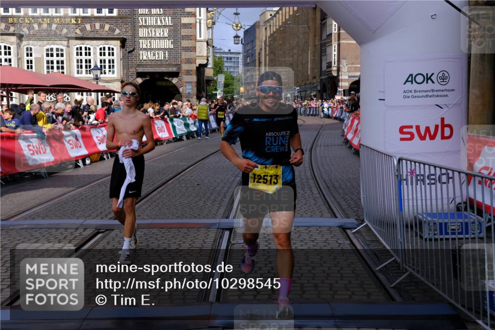 13.09.2026 - 21. swb-Marathon Bremen Tim E. http://msf.ph/oto/10298545 13.09.2026 10:36:35 Ziel 11067, 12324, 12513, 13575 meine-sportfotos.de