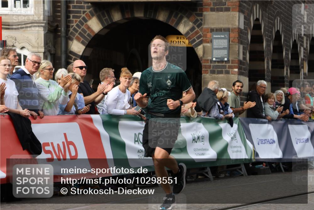 13.09.2026 - 21. swb-Marathon Bremen Strokosch-Dieckow http://msf.ph/oto/10298551 13.09.2026 12:44:06 Ziel 1567, 5212, 1313, 2044, 6507 meine-sportfotos.de