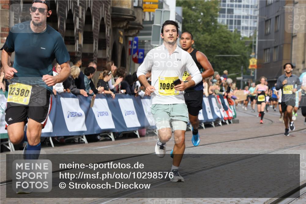 13.09.2026 - 21. swb-Marathon Bremen Strokosch-Dieckow http://msf.ph/oto/10298576 13.09.2026 10:50:04 Ziel 10508, 10709, 10966, 11007, 11035, 11183, 11717, 10170, 10876, 11111, 11128, 11178, 11497, 11499, 12240, 12269 meine-sportfotos.de