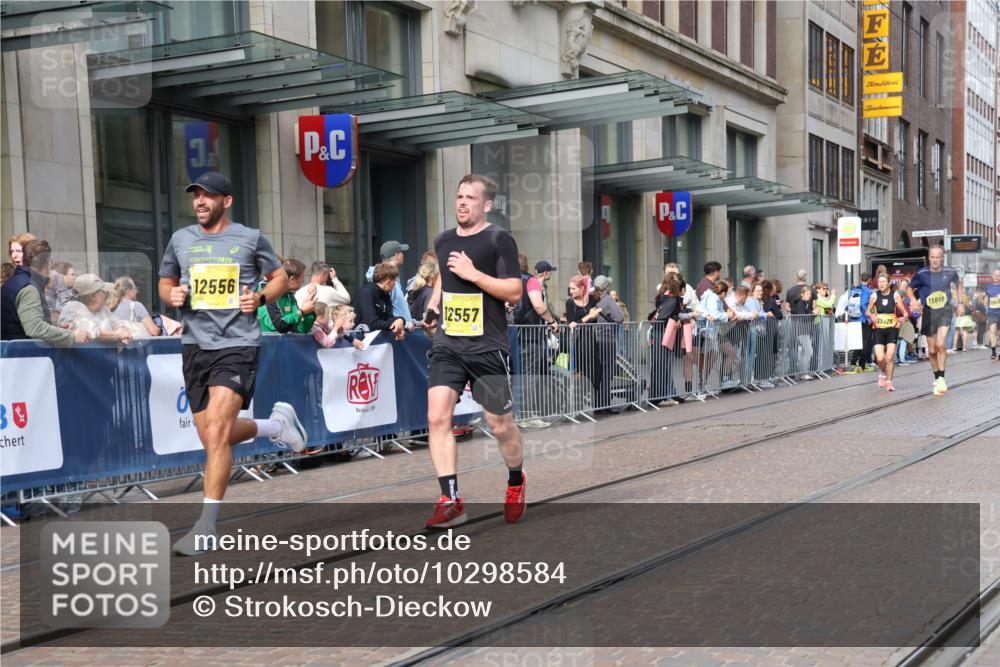 13.09.2026 - 21. swb-Marathon Bremen Strokosch-Dieckow http://msf.ph/oto/10298584 13.09.2026 10:45:52 Ziel 10228, 10447, 10992, 11706, 11925, 11926, 11956, 12556, 12557, 13529, 13609, 13612, 13640, 10436, 10464, 10541, 10583, 10987, 11015, 11063, 11279, 11559, 11762, 11845, 12033, 12069, 12087, 12290, 12355, 12556, 12557, 13532, 13595, 13628 meine-sportfotos.de