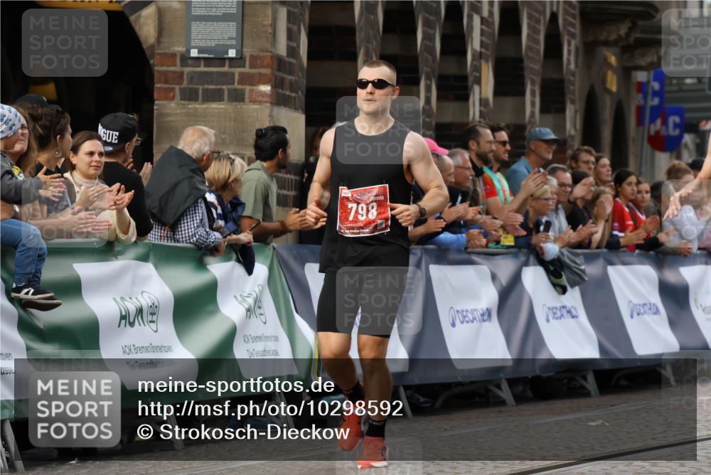 13.09.2026 - 21. swb-Marathon Bremen Strokosch-Dieckow http://msf.ph/oto/10298592 13.09.2026 12:44:29 Ziel 798, 1313, 1490, 2044, 6507, 289 meine-sportfotos.de
