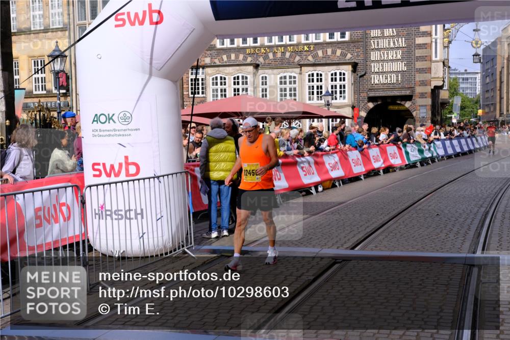 13.09.2026 - 21. swb-Marathon Bremen Tim E. http://msf.ph/oto/10298603 13.09.2026 10:36:55 Ziel 11916, 12456, 13548 meine-sportfotos.de