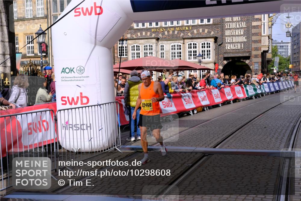 13.09.2026 - 21. swb-Marathon Bremen Tim E. http://msf.ph/oto/10298608 13.09.2026 10:36:55 Ziel 11916, 12456, 13548 meine-sportfotos.de
