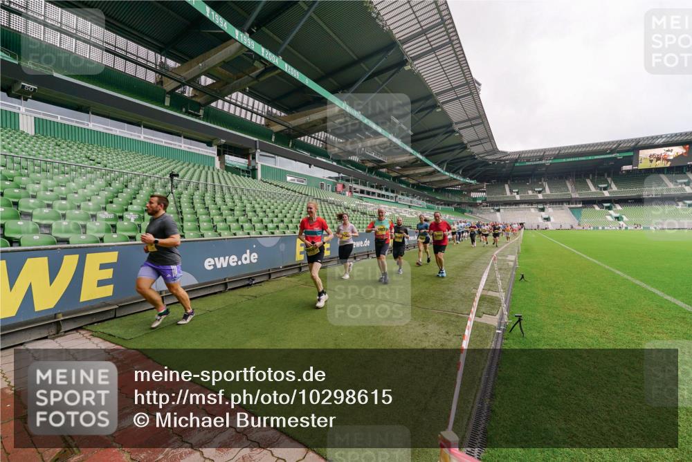 13.09.2026 - 21. swb-Marathon Bremen Michael Burmester http://msf.ph/oto/10298615 13.09.2026 10:33:38 Laufen im Stadion 10018, 10067, 10078, 10166, 10177, 10184, 10203, 10211, 10226, 10236, 10240, 10243, 10249, 10254, 10256, 10297, 10300, 10322, 10355, 10356, 10365, 10372, 10374, 10379, 10383, 10394, 10408, 10410, 10415, 10423, 10428, 10460, 10486, 10494, 10517, 10518, 10530, 10550, 10565, 10578, 10604, 10668, 10670, 10673, 10675, 10687, 10690, 10691, 10699, 10700, 10707, 10721, 10728, 10745, 10749, 10750, 10771, 10772, 10787, 10788, 10794, 10798, 10828, 10857, 10914, 11126 meine-sportfotos.de