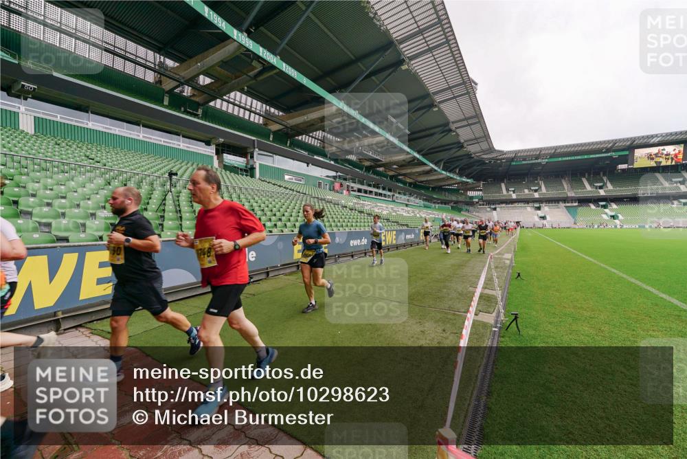 13.09.2026 - 21. swb-Marathon Bremen Michael Burmester http://msf.ph/oto/10298623 13.09.2026 10:33:41 Laufen im Stadion 10018, 10067, 10078, 10166, 10177, 10184, 10203, 10211, 10226, 10236, 10240, 10243, 10249, 10254, 10256, 10297, 10300, 10322, 10355, 10356, 10365, 10372, 10374, 10379, 10383, 10394, 10408, 10410, 10415, 10423, 10428, 10460, 10486, 10494, 10530, 10550, 10565, 10578, 10604, 10668, 10670, 10673, 10675, 10687, 10690, 10691, 10699, 10700, 10707, 10721, 10728, 10745, 10749, 10750, 10771, 10772, 10787, 10788, 10794, 10798, 10828, 10857, 10914, 11126, 11343 meine-sportfotos.de