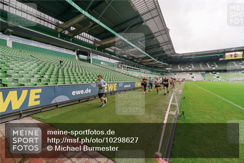 13.09.2026 - 21. swb-Marathon Bremen Michael Burmester http://msf.ph/oto/10298627 13.09.2026 10:33:42 Laufen im Stadion 10018, 10067, 10078, 10166, 10177, 10184, 10203, 10211, 10226, 10236, 10240, 10243, 10249, 10254, 10256, 10297, 10300, 10322, 10355, 10356, 10365, 10372, 10374, 10379, 10383, 10394, 10408, 10410, 10415, 10423, 10428, 10460, 10486, 10494, 10530, 10550, 10565, 10578, 10604, 10668, 10670, 10673, 10675, 10687, 10690, 10691, 10699, 10700, 10707, 10721, 10728, 10745, 10749, 10750, 10771, 10772, 10787, 10788, 10794, 10798, 10828, 10857, 10914, 11126, 11343 meine-sportfotos.de
