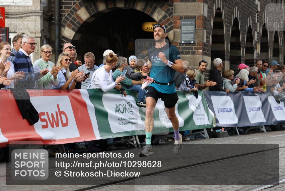 13.09.2026 - 21. swb-Marathon Bremen Strokosch-Dieckow http://msf.ph/oto/10298628 13.09.2026 12:44:32 Ziel 798, 1313, 1490, 2044, 6507, 289, 6485 meine-sportfotos.de