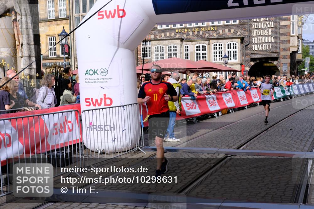 13.09.2026 - 21. swb-Marathon Bremen Tim E. http://msf.ph/oto/10298631 13.09.2026 10:37:02 Ziel 11738, 11916, 12456, 13606 meine-sportfotos.de