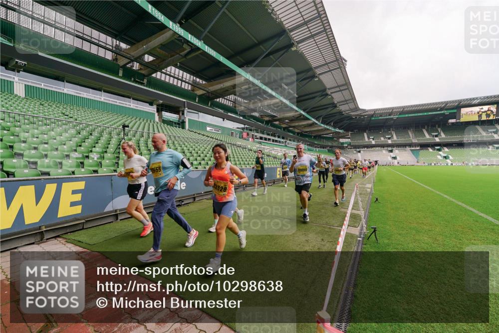13.09.2026 - 21. swb-Marathon Bremen Michael Burmester http://msf.ph/oto/10298638 13.09.2026 10:33:46 Laufen im Stadion 10018, 10067, 10078, 10166, 10177, 10184, 10203, 10211, 10226, 10236, 10240, 10243, 10249, 10254, 10256, 10297, 10300, 10322, 10355, 10356, 10365, 10372, 10374, 10379, 10383, 10394, 10408, 10415, 10423, 10428, 10460, 10486, 10494, 10530, 10550, 10565, 10578, 10604, 10668, 10669, 10670, 10673, 10675, 10687, 10691, 10699, 10700, 10707, 10721, 10728, 10745, 10749, 10750, 10771, 10772, 10787, 10788, 10794, 10798, 10828, 10857, 10914, 11126, 11162, 11343 meine-sportfotos.de