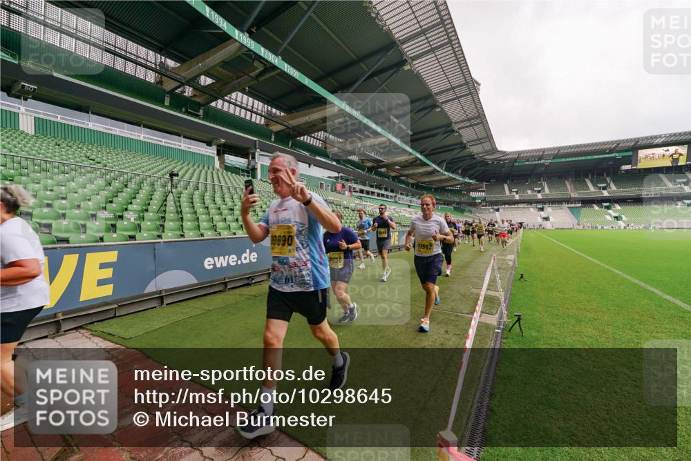 13.09.2026 - 21. swb-Marathon Bremen Michael Burmester http://msf.ph/oto/10298645 13.09.2026 10:33:47 Laufen im Stadion 10018, 10067, 10078, 10166, 10177, 10184, 10203, 10211, 10226, 10236, 10240, 10243, 10249, 10254, 10256, 10297, 10300, 10322, 10355, 10356, 10365, 10372, 10374, 10379, 10383, 10394, 10408, 10415, 10423, 10428, 10460, 10486, 10494, 10530, 10550, 10565, 10578, 10604, 10668, 10669, 10670, 10673, 10675, 10687, 10691, 10699, 10700, 10721, 10728, 10745, 10749, 10750, 10771, 10772, 10787, 10788, 10794, 10798, 10828, 10857, 10914, 11126, 11162, 11343 meine-sportfotos.de
