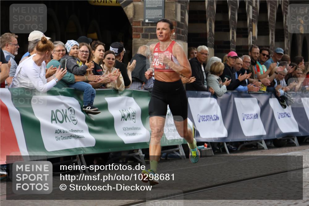 13.09.2026 - 21. swb-Marathon Bremen Strokosch-Dieckow http://msf.ph/oto/10298681 13.09.2026 12:44:41 Ziel 2044, 6507, 289, 4474, 6485 meine-sportfotos.de
