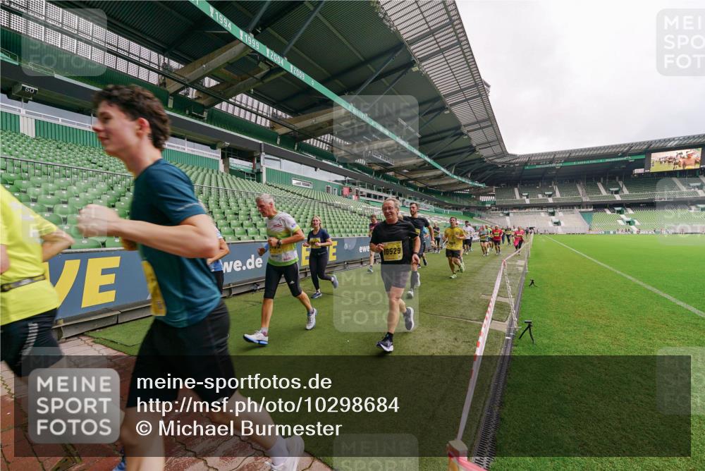 13.09.2026 - 21. swb-Marathon Bremen Michael Burmester http://msf.ph/oto/10298684 13.09.2026 10:33:57 Laufen im Stadion 10018, 10067, 10078, 10147, 10166, 10177, 10184, 10203, 10211, 10236, 10240, 10249, 10254, 10297, 10300, 10355, 10356, 10367, 10368, 10369, 10372, 10374, 10379, 10383, 10394, 10408, 10415, 10423, 10428, 10460, 10485, 10486, 10494, 10530, 10550, 10578, 10604, 10639, 10668, 10669, 10673, 10675, 10687, 10691, 10699, 10700, 10728, 10745, 10749, 10750, 10771, 10772, 10787, 10788, 10794, 10798, 10828, 10857, 10914, 10928, 11126, 11162, 11343, 11803, 11965 meine-sportfotos.de