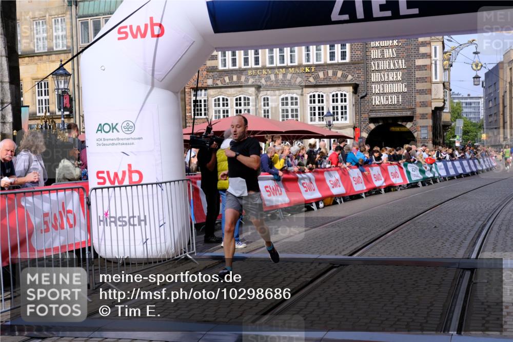 13.09.2026 - 21. swb-Marathon Bremen Tim E. http://msf.ph/oto/10298686 13.09.2026 10:37:09 Ziel 11738, 12520, 13606 meine-sportfotos.de