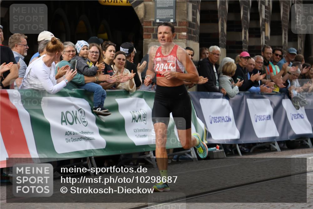 13.09.2026 - 21. swb-Marathon Bremen Strokosch-Dieckow http://msf.ph/oto/10298687 13.09.2026 12:44:41 Ziel 2044, 6507, 289, 4474, 6485 meine-sportfotos.de