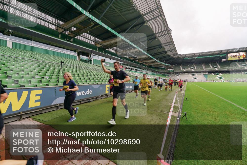 13.09.2026 - 21. swb-Marathon Bremen Michael Burmester http://msf.ph/oto/10298690 13.09.2026 10:33:58 Laufen im Stadion 10018, 10067, 10078, 10147, 10166, 10177, 10184, 10203, 10211, 10236, 10240, 10249, 10254, 10297, 10300, 10355, 10356, 10367, 10368, 10369, 10372, 10374, 10379, 10383, 10394, 10408, 10415, 10423, 10428, 10460, 10485, 10486, 10494, 10530, 10550, 10578, 10604, 10639, 10668, 10669, 10673, 10675, 10687, 10691, 10699, 10700, 10728, 10745, 10749, 10750, 10771, 10772, 10787, 10788, 10794, 10798, 10828, 10857, 10914, 10928, 11126, 11162, 11343, 11803, 11965 meine-sportfotos.de