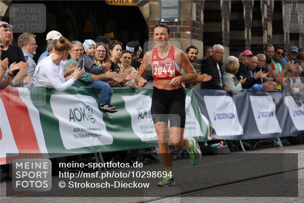 13.09.2026 - 21. swb-Marathon Bremen Strokosch-Dieckow http://msf.ph/oto/10298694 13.09.2026 12:44:41 Ziel 2044, 6507, 289, 4474, 6485 meine-sportfotos.de