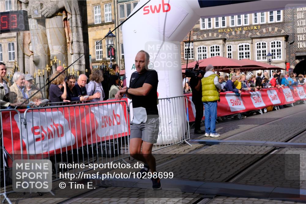 13.09.2026 - 21. swb-Marathon Bremen Tim E. http://msf.ph/oto/10298699 13.09.2026 10:37:10 Ziel 11738, 12520, 13606 meine-sportfotos.de