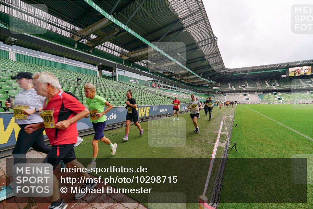13.09.2026 - 21. swb-Marathon Bremen Michael Burmester http://msf.ph/oto/10298715 13.09.2026 10:34:03 Laufen im Stadion 10018, 10067, 10078, 10147, 10166, 10177, 10184, 10203, 10211, 10236, 10240, 10254, 10297, 10300, 10355, 10356, 10367, 10368, 10369, 10372, 10374, 10379, 10383, 10394, 10408, 10415, 10423, 10428, 10460, 10485, 10494, 10530, 10550, 10559, 10578, 10604, 10639, 10668, 10669, 10673, 10675, 10687, 10691, 10699, 10700, 10728, 10745, 10749, 10750, 10772, 10787, 10788, 10794, 10798, 10828, 10857, 10914, 10928, 11126, 11162, 11343, 11803, 11965, 10146, 10222 meine-sportfotos.de