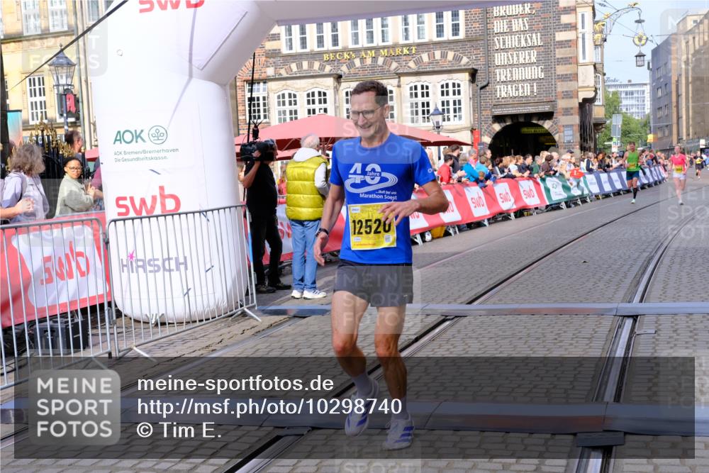 13.09.2026 - 21. swb-Marathon Bremen Tim E. http://msf.ph/oto/10298740 13.09.2026 10:37:15 Ziel 11654, 11738, 12520, 13568, 13606 meine-sportfotos.de
