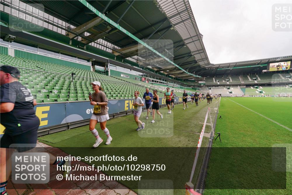 13.09.2026 - 21. swb-Marathon Bremen Michael Burmester http://msf.ph/oto/10298750 13.09.2026 10:34:18 Laufen im Stadion 10018, 10067, 10078, 10147, 10157, 10166, 10177, 10184, 10185, 10211, 10236, 10240, 10254, 10297, 10300, 10355, 10356, 10367, 10368, 10369, 10374, 10379, 10383, 10394, 10408, 10415, 10423, 10428, 10460, 10485, 10494, 10530, 10559, 10578, 10604, 10639, 10668, 10669, 10673, 10677, 10687, 10691, 10699, 10700, 10728, 10745, 10749, 10750, 10772, 10787, 10788, 10794, 10828, 10857, 10914, 10928, 11126, 11162, 11343, 11803, 11965, 10146, 10222 meine-sportfotos.de