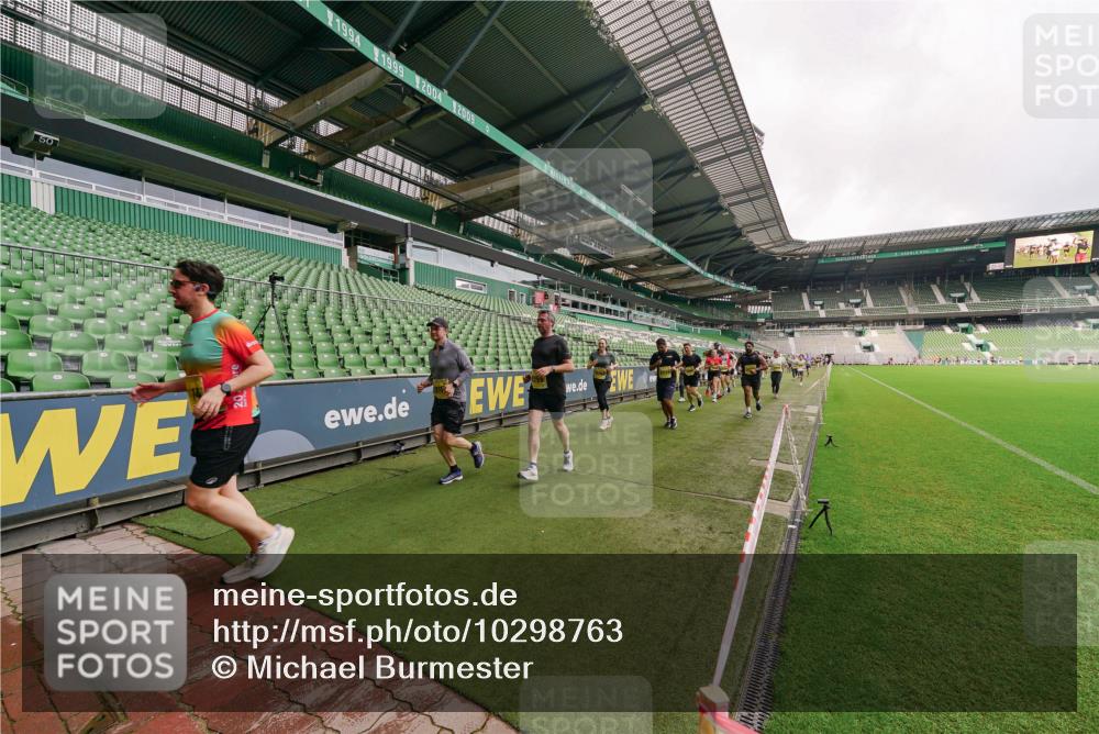 13.09.2026 - 21. swb-Marathon Bremen Michael Burmester http://msf.ph/oto/10298763 13.09.2026 10:34:20 Laufen im Stadion 10018, 10067, 10078, 10093, 10147, 10157, 10166, 10177, 10184, 10185, 10211, 10236, 10240, 10254, 10297, 10300, 10355, 10356, 10367, 10368, 10369, 10374, 10383, 10394, 10408, 10415, 10423, 10428, 10460, 10485, 10494, 10530, 10559, 10578, 10604, 10639, 10668, 10669, 10673, 10677, 10687, 10691, 10699, 10700, 10728, 10745, 10749, 10750, 10772, 10787, 10788, 10794, 10828, 10857, 10914, 10928, 11126, 11162, 11343, 11803, 11965, 10146, 10222 meine-sportfotos.de