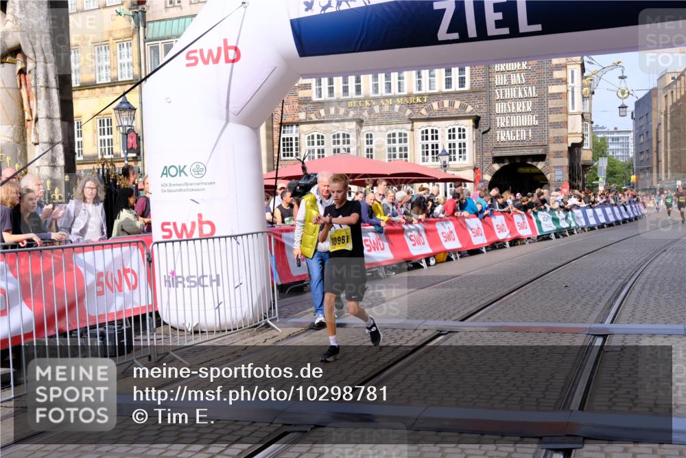 13.09.2026 - 21. swb-Marathon Bremen Tim E. http://msf.ph/oto/10298781 13.09.2026 10:37:29 Ziel 10502, 10961, 11654, 13568 meine-sportfotos.de