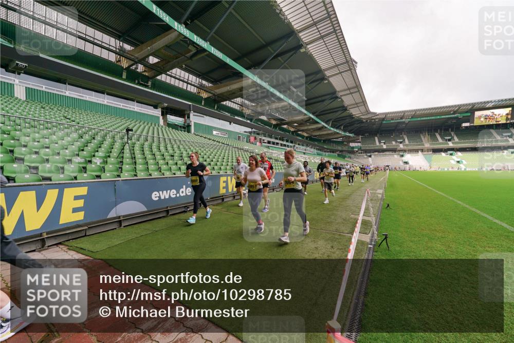 13.09.2026 - 21. swb-Marathon Bremen Michael Burmester http://msf.ph/oto/10298785 13.09.2026 10:34:26 Laufen im Stadion 10018, 10078, 10093, 10144, 10147, 10157, 10166, 10177, 10184, 10185, 10211, 10236, 10240, 10254, 10297, 10355, 10356, 10367, 10368, 10369, 10374, 10383, 10394, 10408, 10415, 10423, 10427, 10428, 10460, 10485, 10494, 10528, 10530, 10559, 10578, 10604, 10639, 10668, 10669, 10673, 10677, 10687, 10691, 10699, 10700, 10728, 10745, 10749, 10750, 10772, 10787, 10788, 10794, 10828, 10857, 10914, 10928, 11126, 11162, 11343, 11803, 11965, 10146, 10222 meine-sportfotos.de