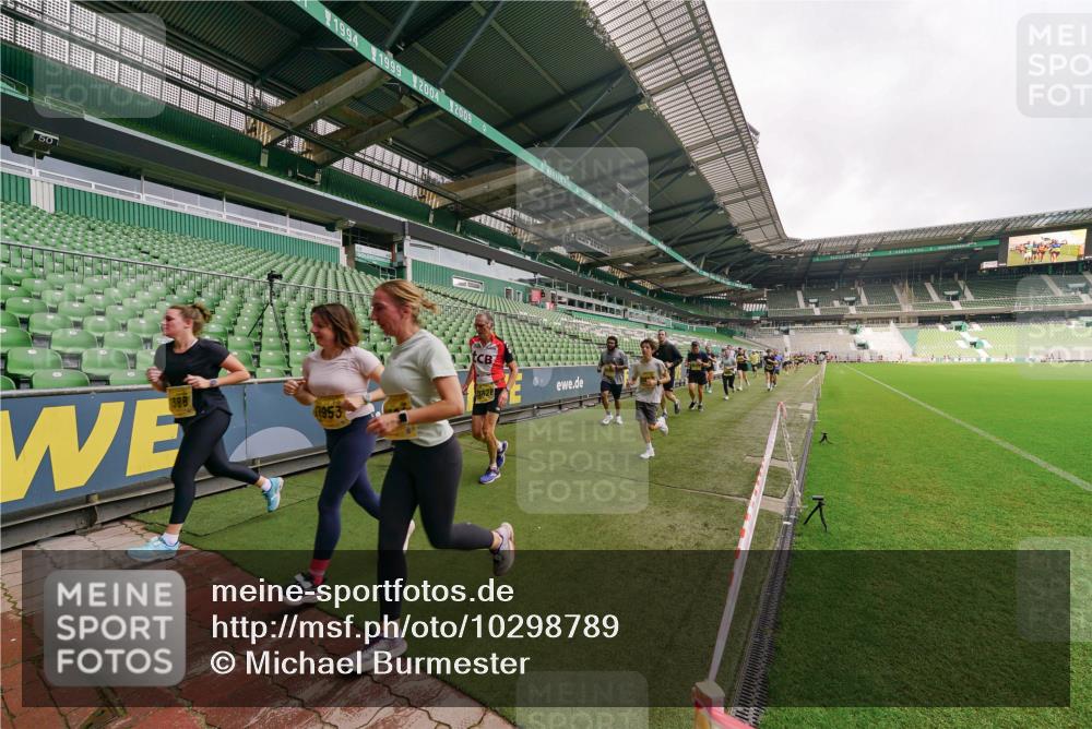 13.09.2026 - 21. swb-Marathon Bremen Michael Burmester http://msf.ph/oto/10298789 13.09.2026 10:34:27 Laufen im Stadion 10018, 10078, 10093, 10144, 10147, 10157, 10166, 10177, 10184, 10185, 10211, 10236, 10240, 10254, 10297, 10355, 10356, 10367, 10368, 10369, 10374, 10383, 10394, 10408, 10415, 10423, 10427, 10428, 10460, 10485, 10494, 10528, 10530, 10559, 10578, 10604, 10639, 10668, 10669, 10673, 10677, 10687, 10691, 10699, 10700, 10745, 10749, 10750, 10772, 10787, 10788, 10794, 10828, 10857, 10914, 10928, 11126, 11162, 11343, 11803, 11965, 10146, 10222 meine-sportfotos.de