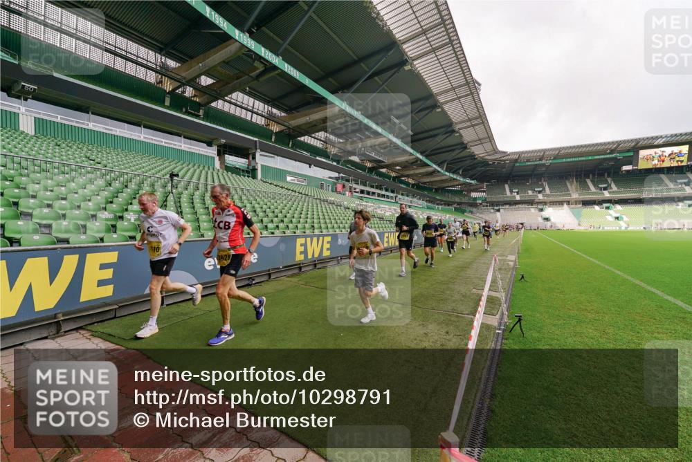 13.09.2026 - 21. swb-Marathon Bremen Michael Burmester http://msf.ph/oto/10298791 13.09.2026 10:34:27 Laufen im Stadion 10018, 10078, 10093, 10144, 10147, 10157, 10166, 10177, 10184, 10185, 10211, 10236, 10240, 10254, 10297, 10355, 10356, 10367, 10368, 10369, 10374, 10383, 10394, 10408, 10415, 10423, 10427, 10428, 10460, 10485, 10494, 10528, 10530, 10559, 10578, 10604, 10639, 10668, 10669, 10673, 10677, 10687, 10691, 10699, 10700, 10745, 10749, 10750, 10772, 10787, 10788, 10794, 10828, 10857, 10914, 10928, 11126, 11162, 11343, 11803, 11965, 10146, 10222 meine-sportfotos.de