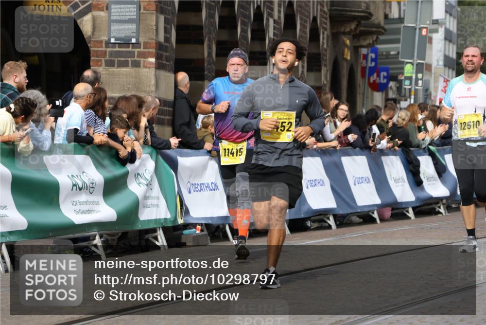 13.09.2026 - 21. swb-Marathon Bremen Strokosch-Dieckow http://msf.ph/oto/10298797 13.09.2026 10:50:09 Ziel 10508, 10593, 10709, 10966, 11005, 11007, 11035, 11183, 12380, 10170, 10923, 11111, 11128, 11178, 11497, 11499, 11680, 12045, 12269, 13562 meine-sportfotos.de