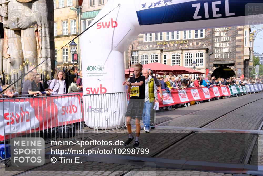 13.09.2026 - 21. swb-Marathon Bremen Tim E. http://msf.ph/oto/10298799 13.09.2026 10:37:30 Ziel 10502, 10961, 11654, 13568 meine-sportfotos.de
