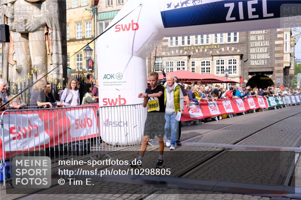 13.09.2026 - 21. swb-Marathon Bremen Tim E. http://msf.ph/oto/10298805 13.09.2026 10:37:30 Ziel 10502, 10961, 11654, 13568 meine-sportfotos.de