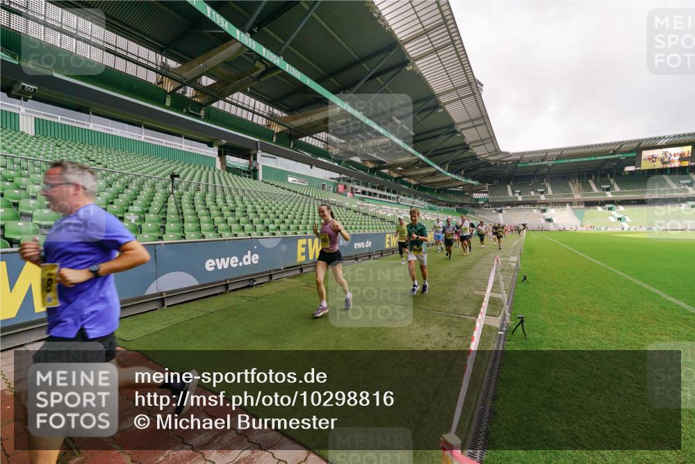 13.09.2026 - 21. swb-Marathon Bremen Michael Burmester http://msf.ph/oto/10298816 13.09.2026 10:34:35 Laufen im Stadion 10018, 10078, 10093, 10144, 10147, 10157, 10177, 10184, 10185, 10211, 10236, 10240, 10245, 10254, 10297, 10355, 10356, 10367, 10368, 10369, 10377, 10408, 10415, 10423, 10427, 10428, 10460, 10485, 10528, 10530, 10559, 10578, 10604, 10639, 10668, 10669, 10673, 10677, 10687, 10691, 10699, 10700, 10715, 10745, 10749, 10750, 10772, 10787, 10788, 10828, 10857, 10914, 10928, 11126, 11162, 11343, 11803, 11965, 10146, 10222 meine-sportfotos.de