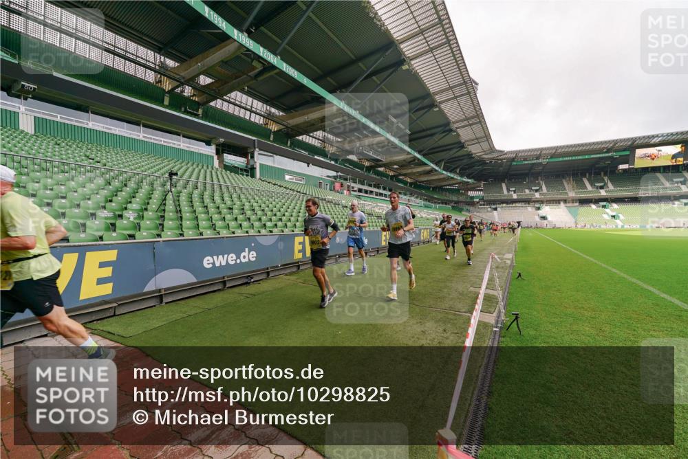 13.09.2026 - 21. swb-Marathon Bremen Michael Burmester http://msf.ph/oto/10298825 13.09.2026 10:34:38 Laufen im Stadion 10018, 10093, 10144, 10147, 10157, 10175, 10177, 10184, 10185, 10211, 10236, 10240, 10245, 10254, 10297, 10355, 10356, 10367, 10368, 10369, 10377, 10408, 10415, 10423, 10427, 10428, 10460, 10485, 10492, 10528, 10530, 10559, 10578, 10604, 10639, 10668, 10669, 10673, 10677, 10687, 10691, 10699, 10700, 10715, 10745, 10749, 10750, 10772, 10787, 10788, 10828, 10857, 10914, 10928, 11126, 11162, 11343, 11803, 11965, 10146, 10222 meine-sportfotos.de