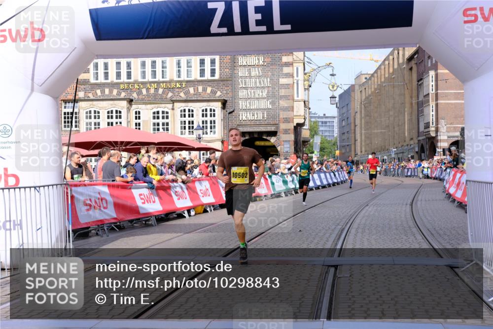 13.09.2026 - 21. swb-Marathon Bremen Tim E. http://msf.ph/oto/10298843 13.09.2026 10:37:37 Ziel 10502, 10961, 11619, 11854, 13608 meine-sportfotos.de