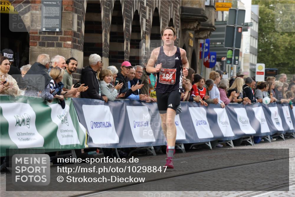 13.09.2026 - 21. swb-Marathon Bremen Strokosch-Dieckow http://msf.ph/oto/10298847 13.09.2026 12:45:07 Ziel 289, 4474, 6485, 1544 meine-sportfotos.de