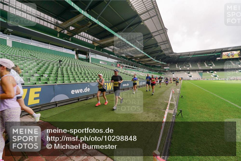 13.09.2026 - 21. swb-Marathon Bremen Michael Burmester http://msf.ph/oto/10298848 13.09.2026 10:34:46 Laufen im Stadion 10018, 10093, 10144, 10147, 10157, 10173, 10175, 10177, 10181, 10185, 10236, 10240, 10245, 10254, 10297, 10309, 10355, 10356, 10367, 10368, 10369, 10377, 10415, 10423, 10427, 10428, 10460, 10485, 10492, 10528, 10559, 10578, 10604, 10636, 10639, 10668, 10669, 10673, 10677, 10687, 10691, 10699, 10700, 10715, 10750, 10772, 10787, 10788, 10828, 10857, 10914, 10928, 11126, 11162, 11343, 11803, 11965, 10146, 10222 meine-sportfotos.de