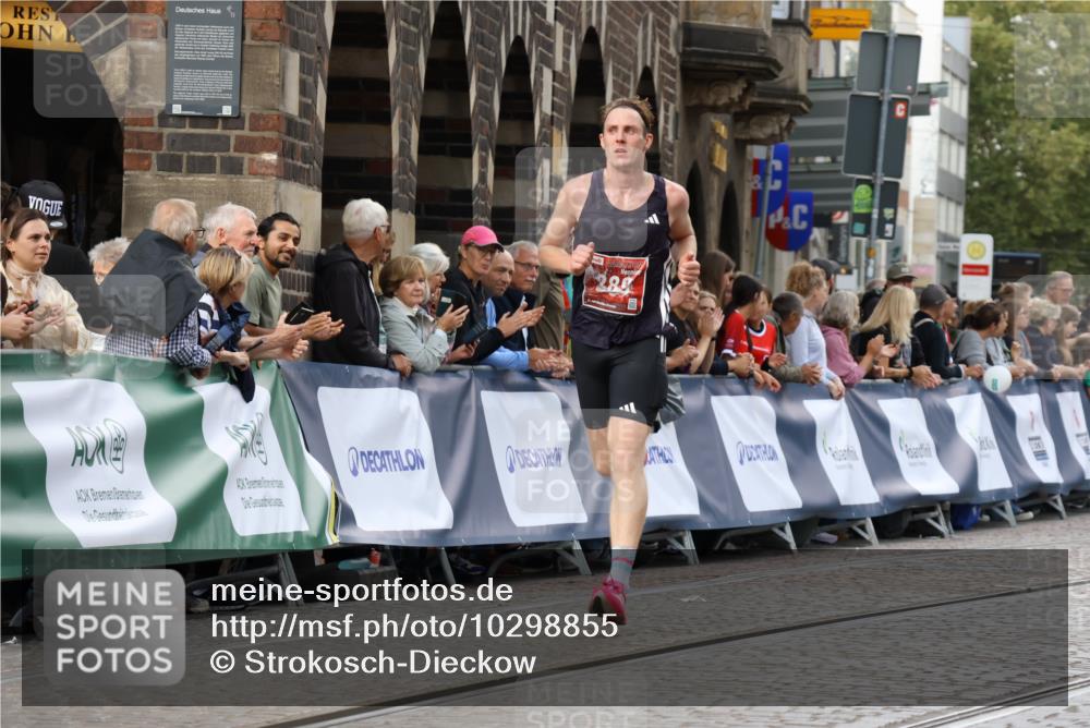 13.09.2026 - 21. swb-Marathon Bremen Strokosch-Dieckow http://msf.ph/oto/10298855 13.09.2026 12:45:07 Ziel 289, 4474, 6485, 1544 meine-sportfotos.de