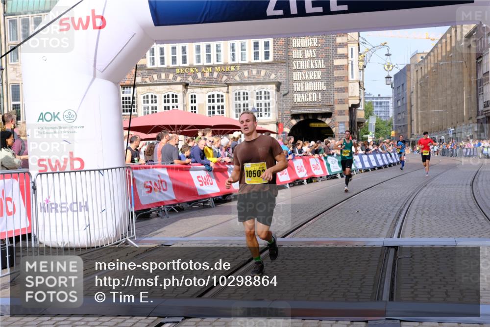 13.09.2026 - 21. swb-Marathon Bremen Tim E. http://msf.ph/oto/10298864 13.09.2026 10:37:37 Ziel 10502, 10961, 11619, 11854, 13608 meine-sportfotos.de