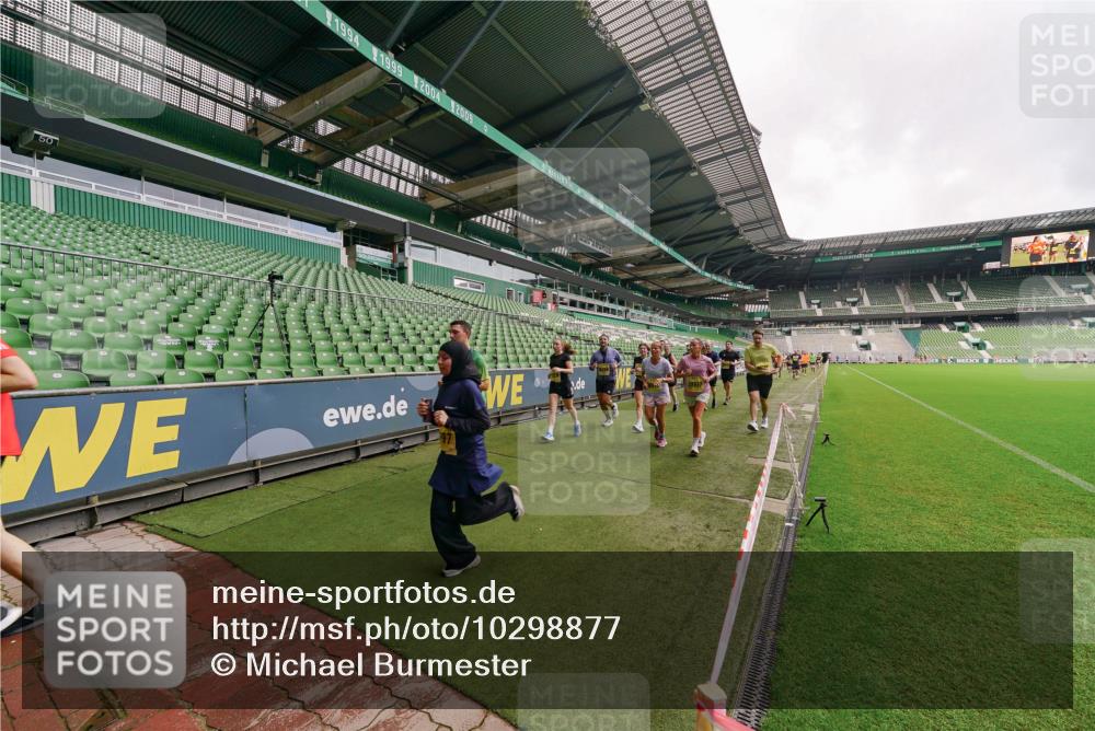 13.09.2026 - 21. swb-Marathon Bremen Michael Burmester http://msf.ph/oto/10298877 13.09.2026 10:34:54 Laufen im Stadion 10018, 10093, 10144, 10147, 10157, 10173, 10175, 10177, 10181, 10185, 10236, 10240, 10245, 10254, 10297, 10309, 10355, 10356, 10367, 10368, 10369, 10377, 10415, 10423, 10427, 10428, 10460, 10485, 10492, 10528, 10559, 10578, 10604, 10636, 10639, 10668, 10669, 10677, 10687, 10691, 10699, 10700, 10715, 10772, 10787, 10788, 10828, 10857, 10914, 10928, 11126, 11162, 11343, 11803, 11965, 10146, 10222 meine-sportfotos.de