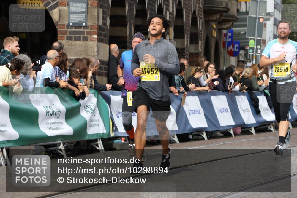 13.09.2026 - 21. swb-Marathon Bremen Strokosch-Dieckow http://msf.ph/oto/10298894 13.09.2026 10:50:09 Ziel 10508, 10593, 10709, 10966, 11005, 11007, 11035, 11183, 12380, 10170, 10923, 11111, 11128, 11178, 11497, 11499, 11680, 12045, 12269, 13562 meine-sportfotos.de