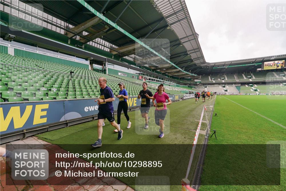 13.09.2026 - 21. swb-Marathon Bremen Michael Burmester http://msf.ph/oto/10298895 13.09.2026 10:34:57 Laufen im Stadion 10018, 10093, 10144, 10147, 10157, 10173, 10175, 10177, 10181, 10182, 10185, 10195, 10236, 10240, 10245, 10254, 10297, 10309, 10355, 10356, 10367, 10368, 10369, 10377, 10415, 10423, 10427, 10428, 10460, 10477, 10485, 10492, 10528, 10559, 10578, 10604, 10617, 10636, 10639, 10668, 10669, 10677, 10691, 10699, 10700, 10715, 10772, 10787, 10788, 10828, 10857, 10914, 10928, 11126, 11162, 11343, 11803, 11965, 10146, 10222 meine-sportfotos.de
