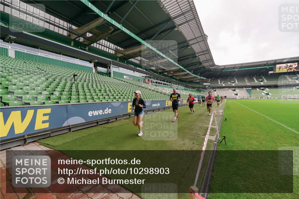 13.09.2026 - 21. swb-Marathon Bremen Michael Burmester http://msf.ph/oto/10298903 13.09.2026 10:35:02 Laufen im Stadion 10018, 10093, 10144, 10147, 10157, 10173, 10175, 10177, 10181, 10182, 10185, 10195, 10240, 10245, 10254, 10297, 10309, 10355, 10356, 10367, 10368, 10369, 10377, 10409, 10415, 10427, 10428, 10460, 10477, 10485, 10492, 10528, 10559, 10578, 10604, 10617, 10636, 10639, 10668, 10669, 10677, 10691, 10699, 10700, 10715, 10772, 10787, 10828, 10857, 10914, 10928, 11126, 11162, 11343, 11803, 11965, 10146, 10222 meine-sportfotos.de