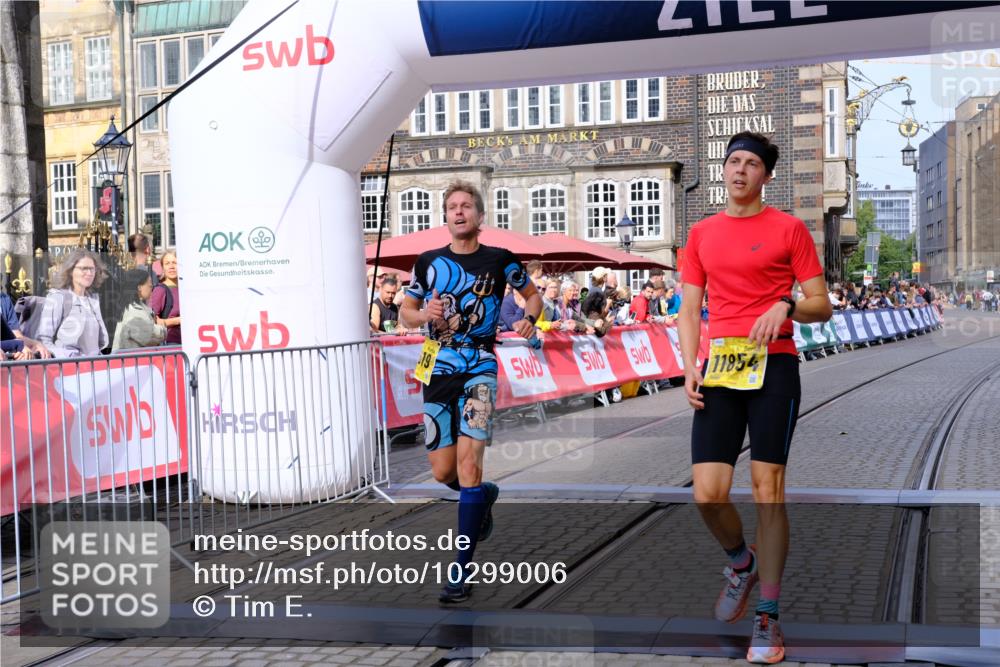 13.09.2026 - 21. swb-Marathon Bremen Tim E. http://msf.ph/oto/10299006 13.09.2026 10:37:45 Ziel 10502, 11619, 11854, 13608 meine-sportfotos.de