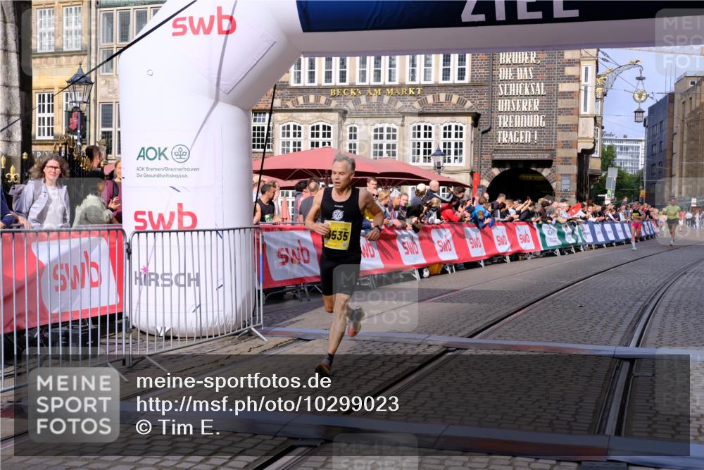13.09.2026 - 21. swb-Marathon Bremen Tim E. http://msf.ph/oto/10299023 13.09.2026 10:38:04 Ziel 11083, 12538, 13535 meine-sportfotos.de