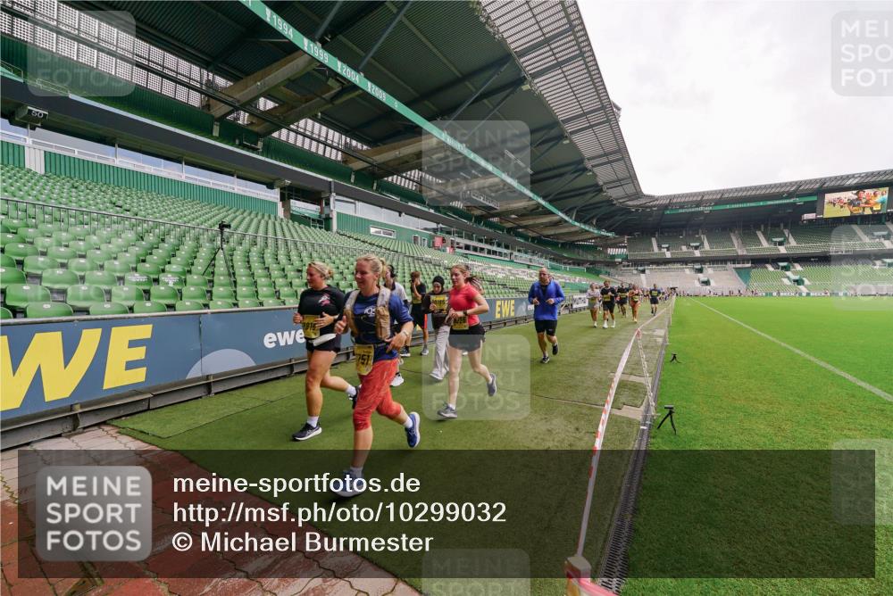 13.09.2026 - 21. swb-Marathon Bremen Michael Burmester http://msf.ph/oto/10299032 13.09.2026 10:35:36 Laufen im Stadion 10093, 10144, 10147, 10152, 10157, 10160, 10173, 10175, 10181, 10182, 10185, 10187, 10195, 10245, 10251, 10263, 10272, 10275, 10291, 10306, 10309, 10356, 10357, 10367, 10368, 10369, 10377, 10382, 10403, 10409, 10420, 10427, 10439, 10460, 10473, 10477, 10481, 10485, 10492, 10528, 10559, 10560, 10569, 10607, 10617, 10636, 10639, 10669, 10671, 10672, 10677, 10700, 10715, 10828, 10914, 10928, 11126, 11162, 11343, 11803, 11965, 10146, 10222 meine-sportfotos.de