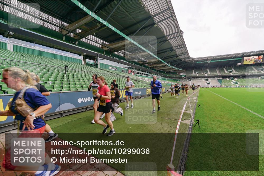 13.09.2026 - 21. swb-Marathon Bremen Michael Burmester http://msf.ph/oto/10299036 13.09.2026 10:35:36 Laufen im Stadion 10093, 10144, 10147, 10152, 10157, 10160, 10173, 10175, 10181, 10182, 10185, 10187, 10195, 10245, 10251, 10263, 10272, 10275, 10291, 10306, 10309, 10356, 10357, 10367, 10368, 10369, 10377, 10382, 10403, 10409, 10420, 10427, 10439, 10460, 10473, 10477, 10481, 10485, 10492, 10528, 10559, 10560, 10569, 10607, 10617, 10636, 10639, 10669, 10671, 10672, 10677, 10700, 10715, 10828, 10914, 10928, 11126, 11162, 11343, 11803, 11965, 10146, 10222 meine-sportfotos.de