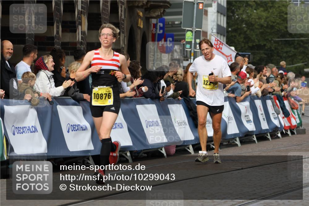 13.09.2026 - 21. swb-Marathon Bremen Strokosch-Dieckow http://msf.ph/oto/10299043 13.09.2026 10:50:13 Ziel 10452, 10508, 10593, 10709, 10966, 11005, 11007, 11035, 11183, 11415, 12380, 12510, 10170, 10233, 10525, 10840, 10923, 11178, 11497, 11499, 11622, 11680, 12045, 12078, 12269, 12447, 13562 meine-sportfotos.de