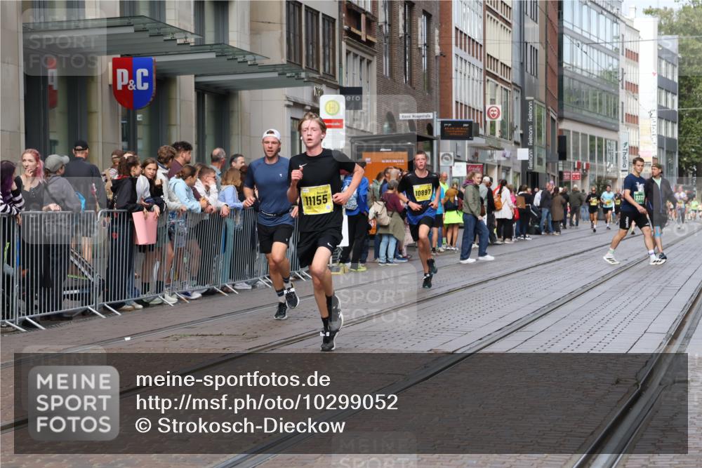 13.09.2026 - 21. swb-Marathon Bremen Strokosch-Dieckow http://msf.ph/oto/10299052 13.09.2026 10:46:31 Ziel 10289, 10445, 10504, 10590, 11155, 11199, 11212, 11344, 11608, 11661, 11783, 12364, 12375, 10228, 10897, 11110, 11287, 11356, 11706, 11925, 11926, 12035, 13511, 13609, 13640 meine-sportfotos.de